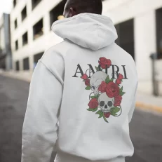 modelo hoodie Amiri Calaveras