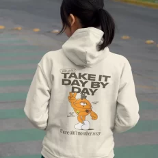 modelo hoodie take it day a day