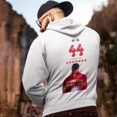 modelo lewis hamilton still we raise