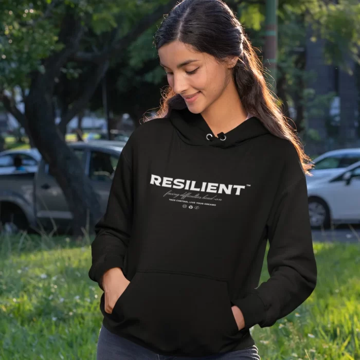 modelo resilient hoodie cua