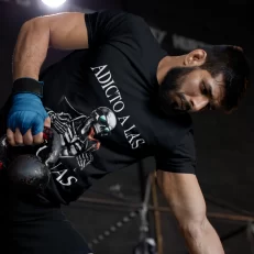 Adicto a las tetonas Modelo