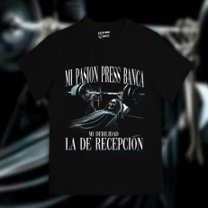 Playera Mi pasión press de banca, mi debilidad la de recepción