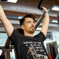 Saliendo de aquí me voy a quemar un gallo modelo