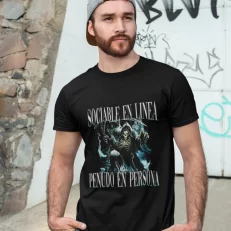 Sociable en línea, penudo en persona Modelo